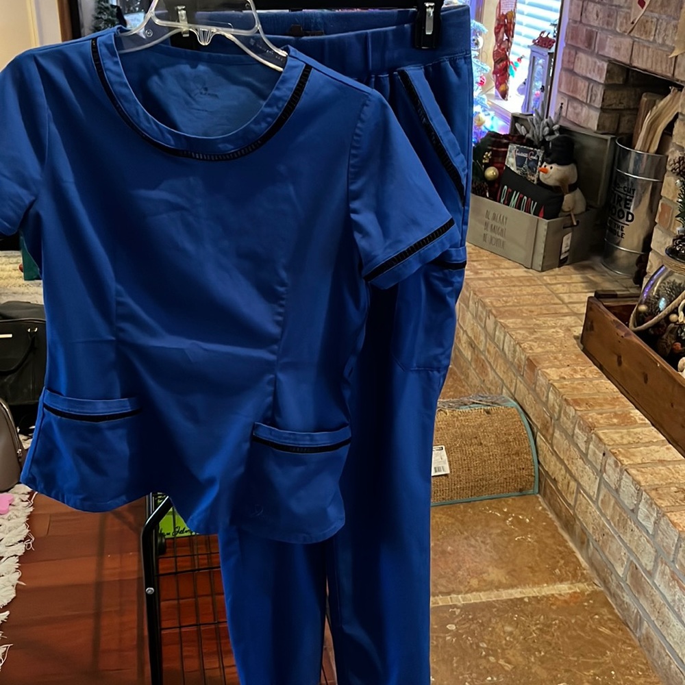 Jaanuu scrubs